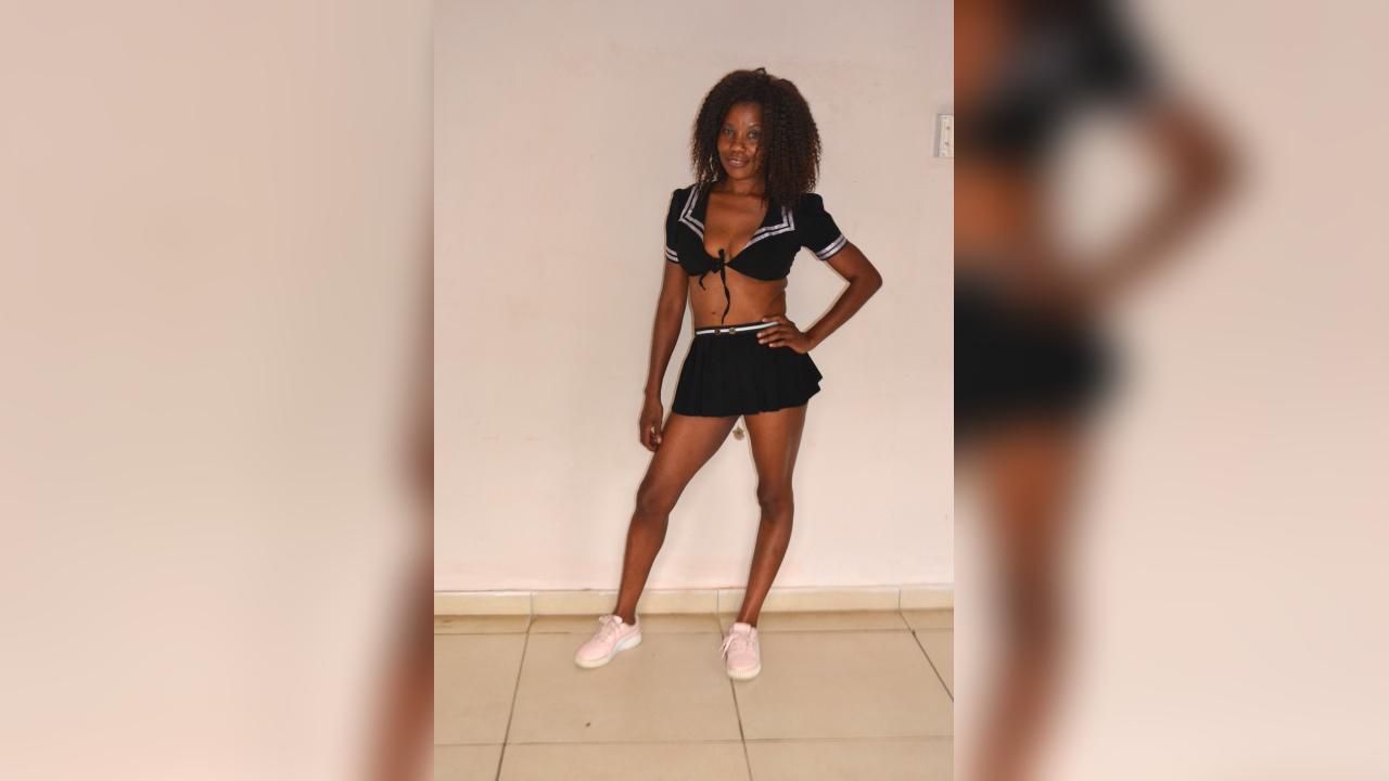 Webcam chat profile for Empressofebony: Kissing