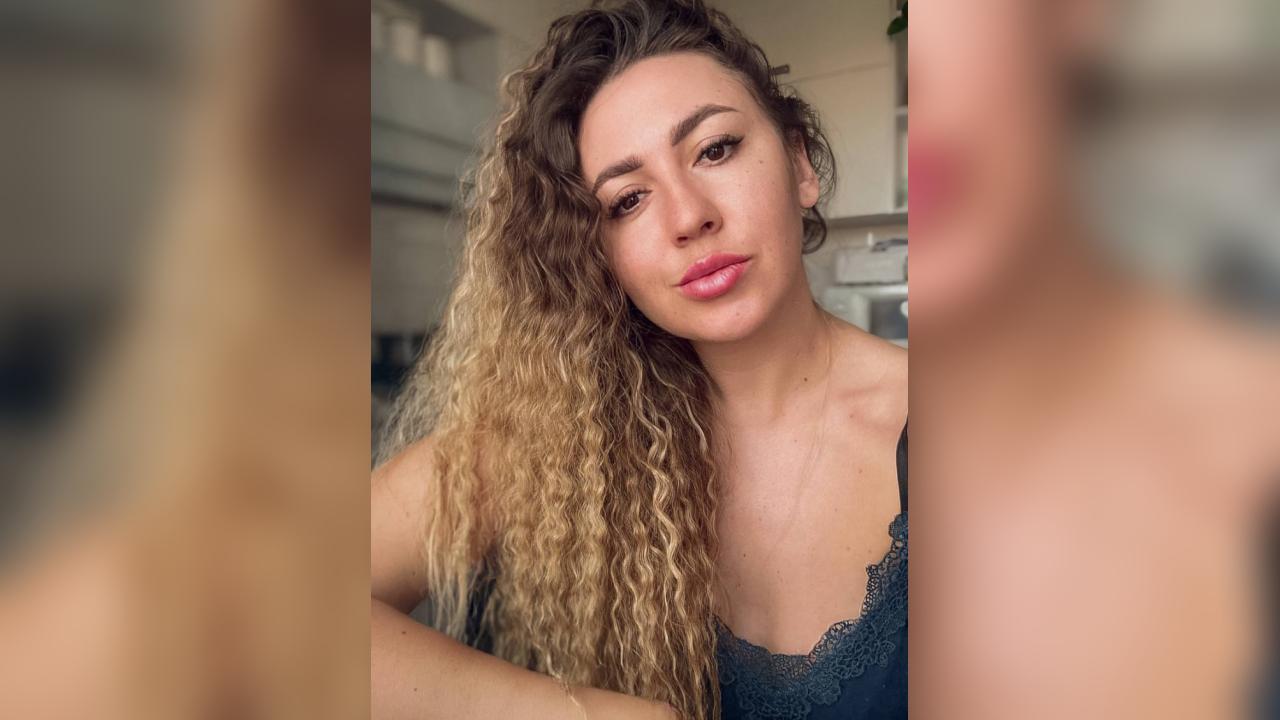 Webcam chat profile for Zerlune: Ask about my Hobbies