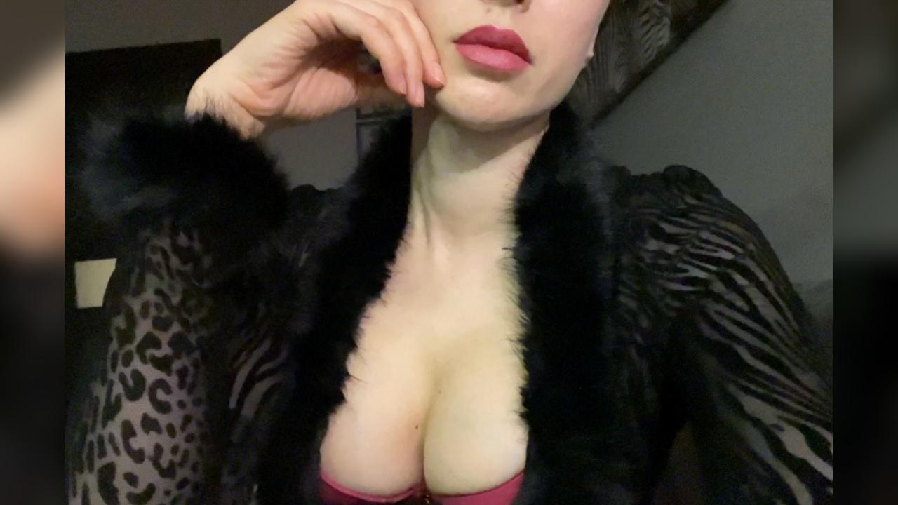 Webcam chat profile for MissLanaGoddess: Kissing