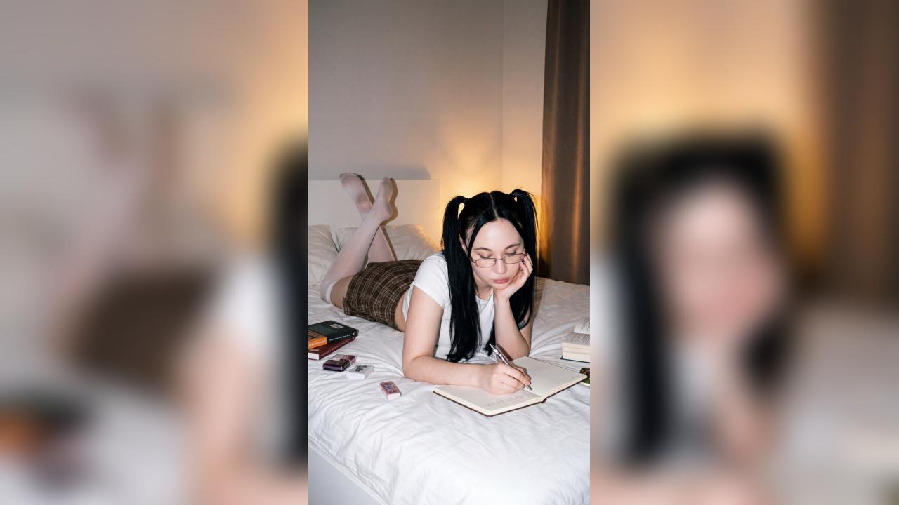 Webcam chat profile for LunaRiche: Exercise