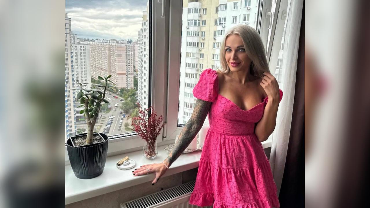 Webcam chat profile for Barbie: Leather