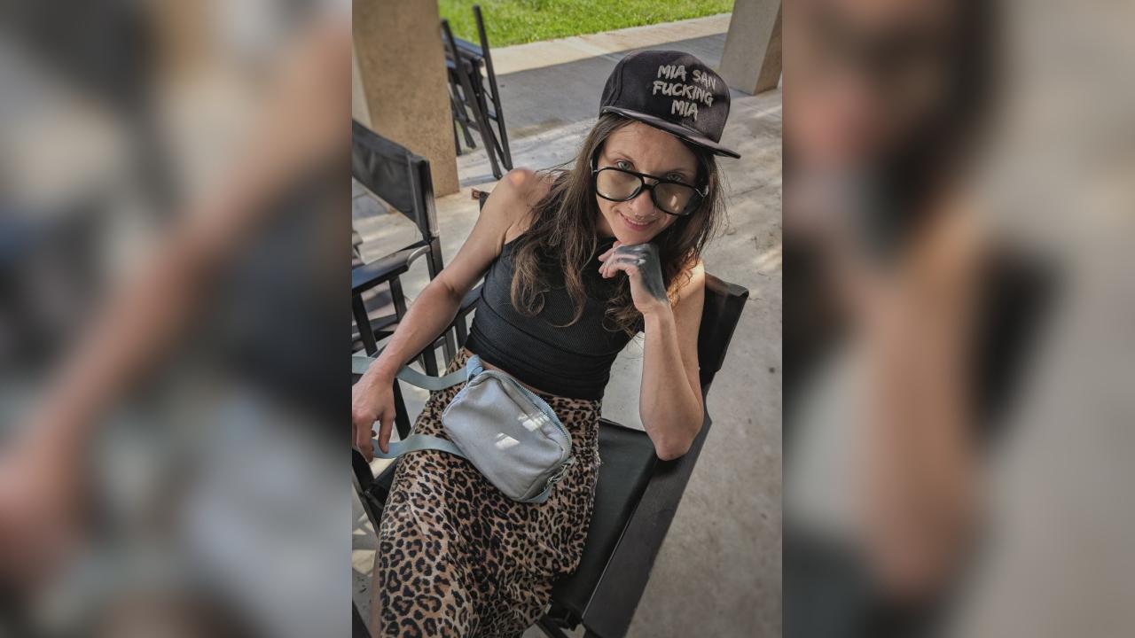 Webcam chat profile for loladan