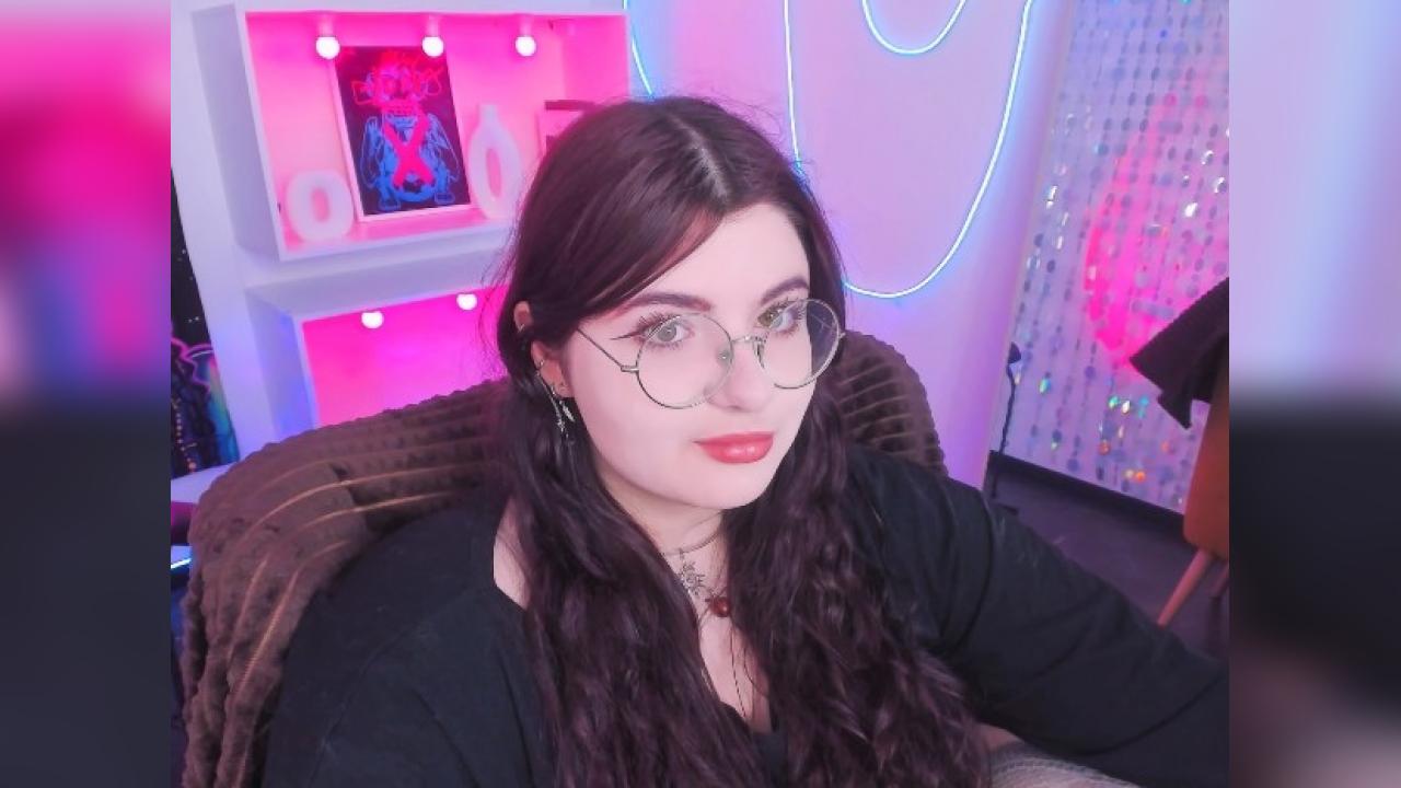 Webcam chat profile for SienaWest: Legs, feet & shoes