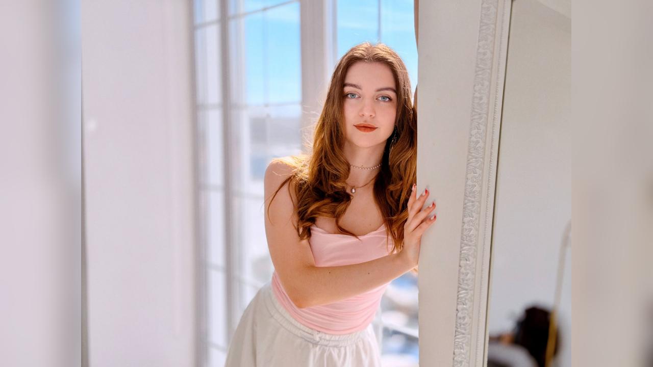 Webcam chat profile for MaryJoy: Legs, feet & shoes