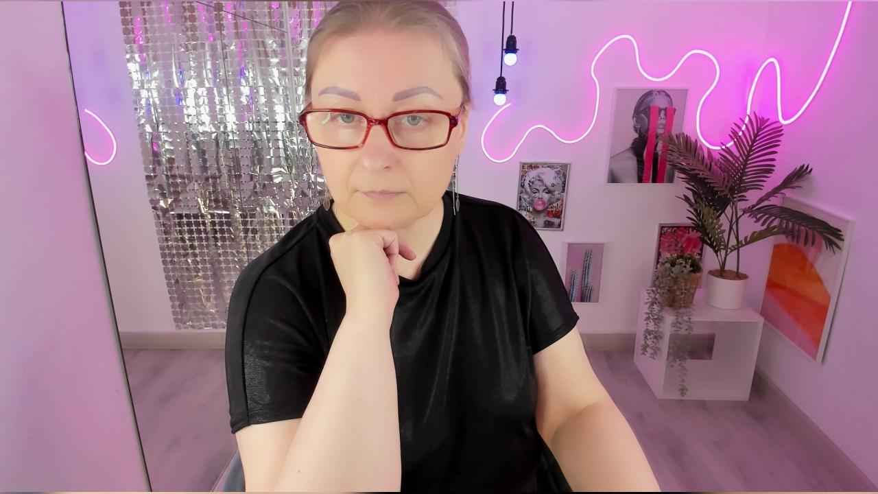 Webcam chat profile for AlexandraKind: Legs, feet & shoes