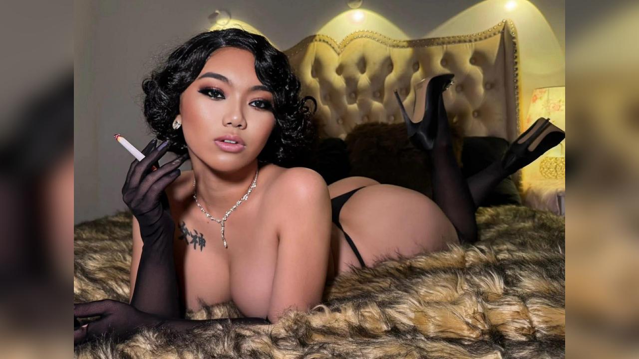 Webcam chat profile for VeniceFierro: Jerking off