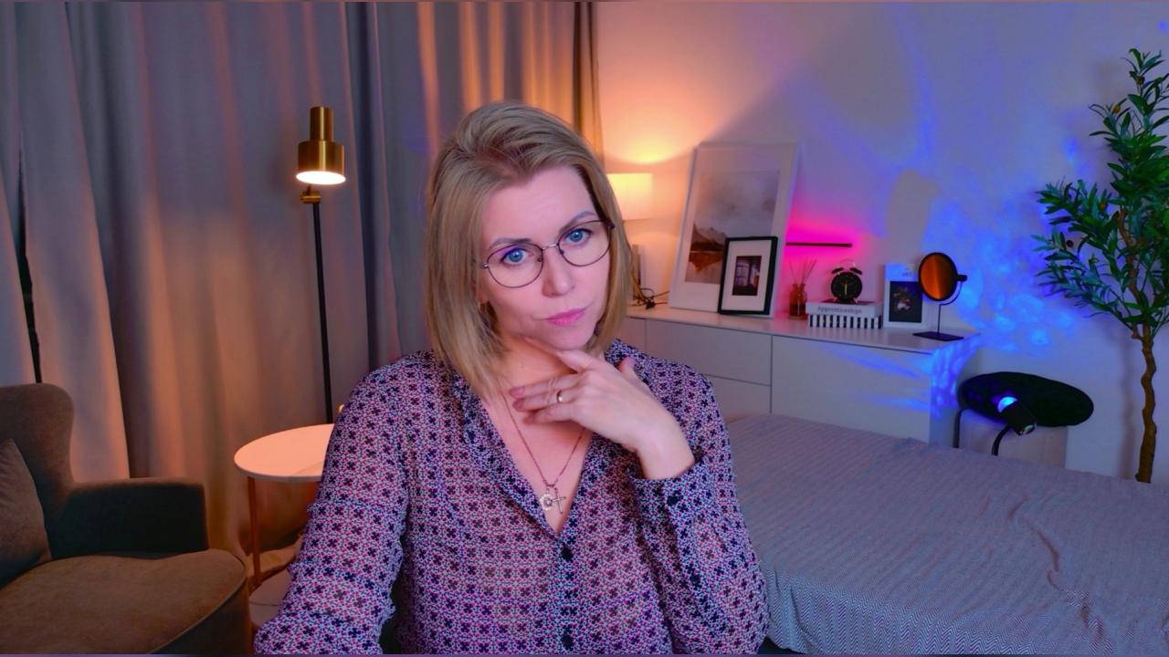 Webcam chat profile for AnnieLight: Legs, feet & shoes