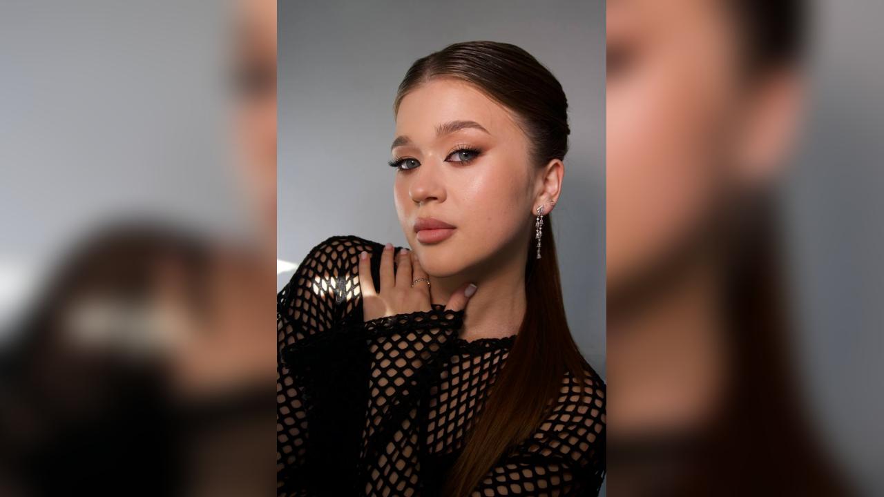 Webcam chat profile for LadyyLove: Travel