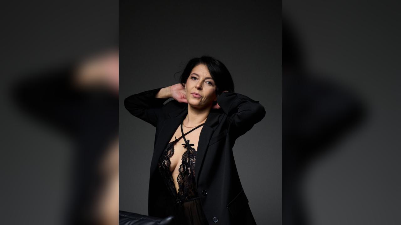 Webcam chat profile for FlowerWomann1