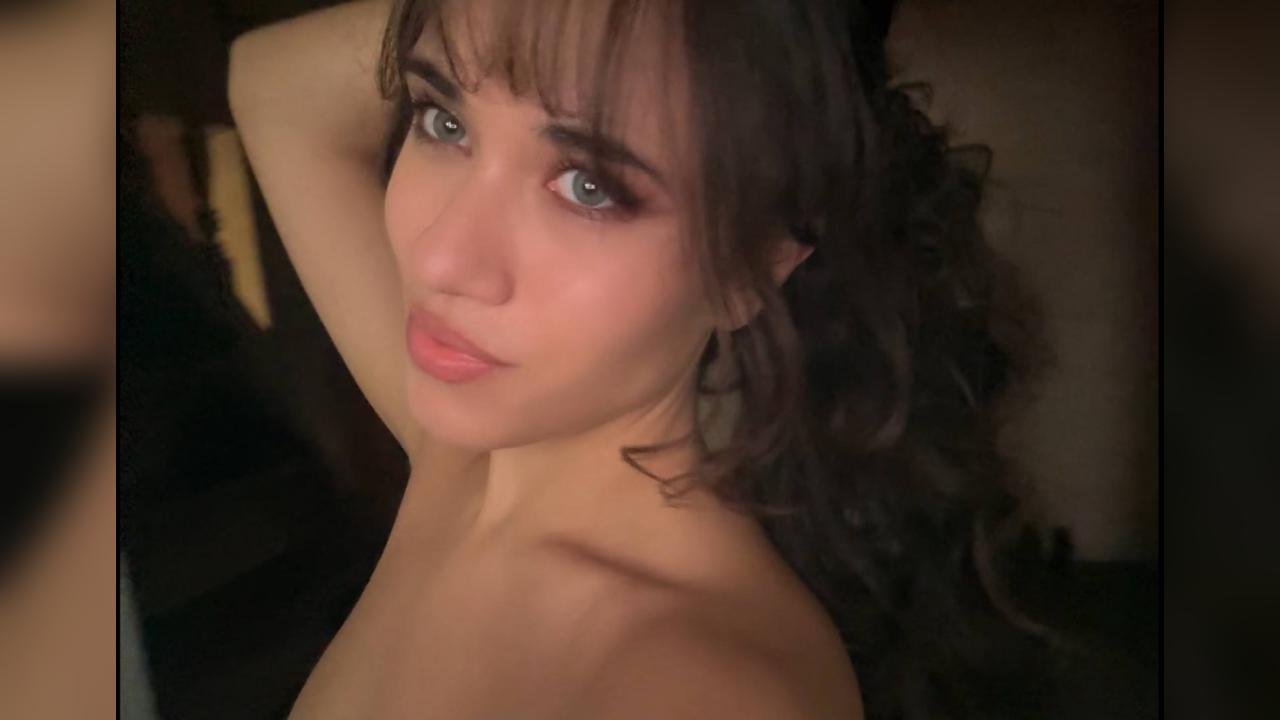 Webcam chat profile for Kireya: Outfits
