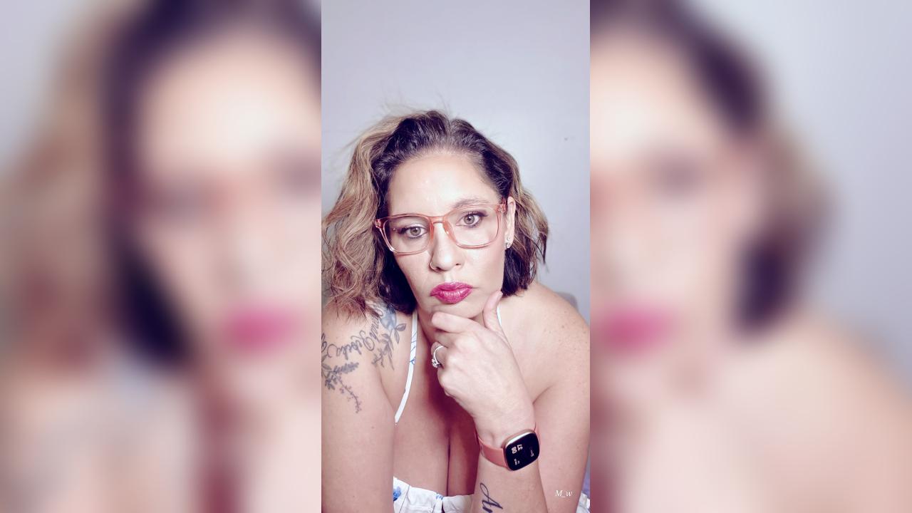 Webcam chat profile for PeachyGoddess: Dominatrix