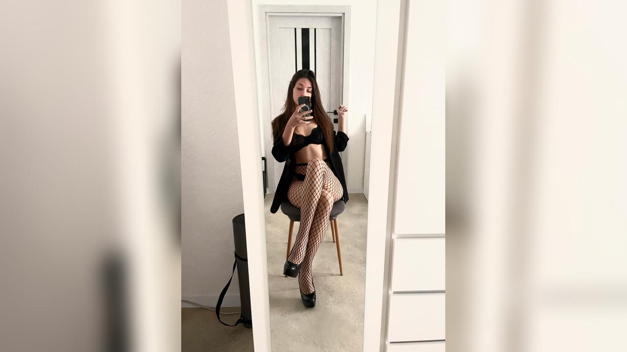 Webcam chat profile for SweetVallery1: Exhibition