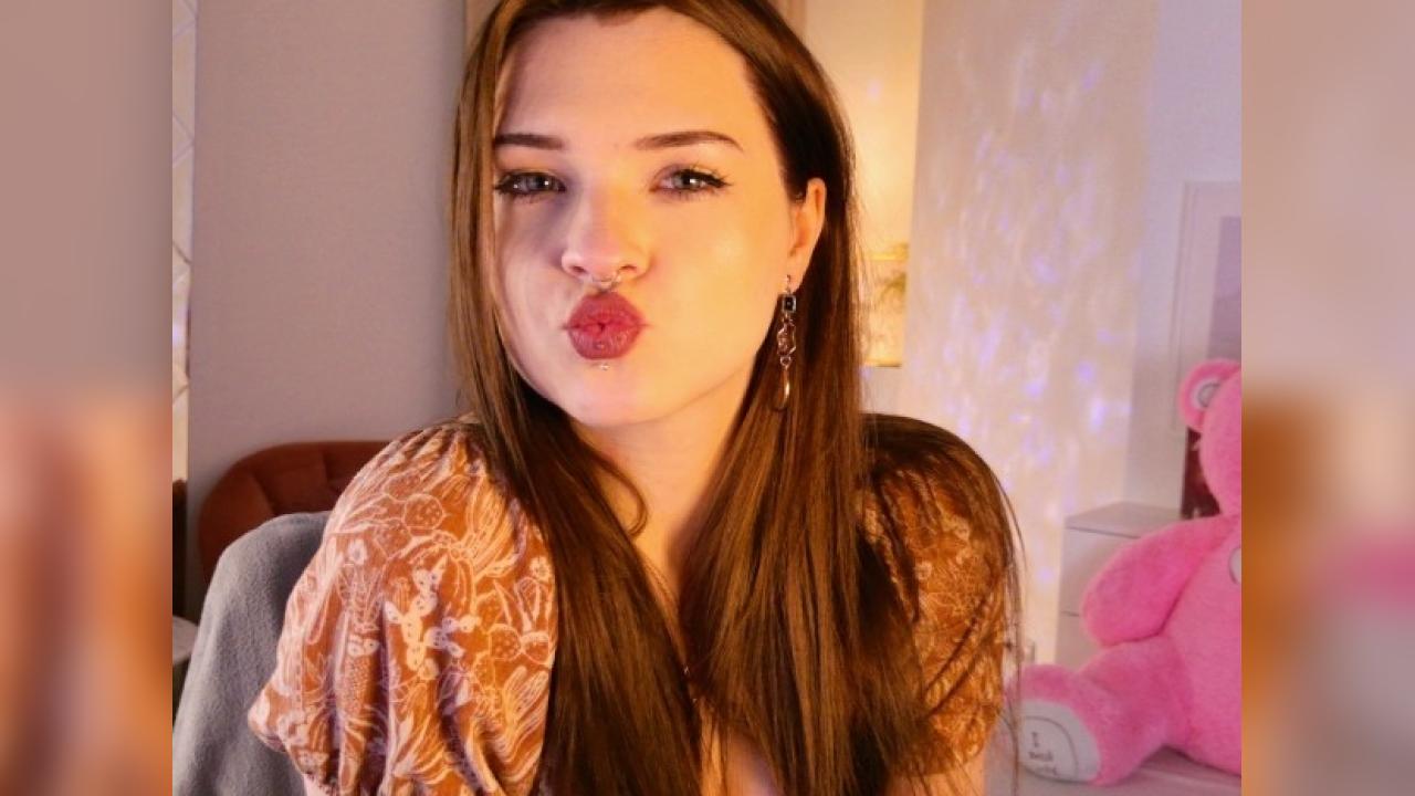 Webcam chat profile for StarryLia: Legs, feet & shoes