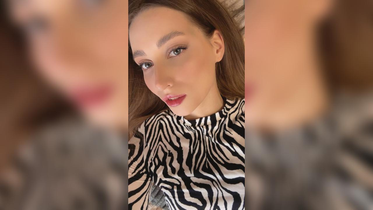 Webcam chat profile for Helvina: Ask about my Hobbies