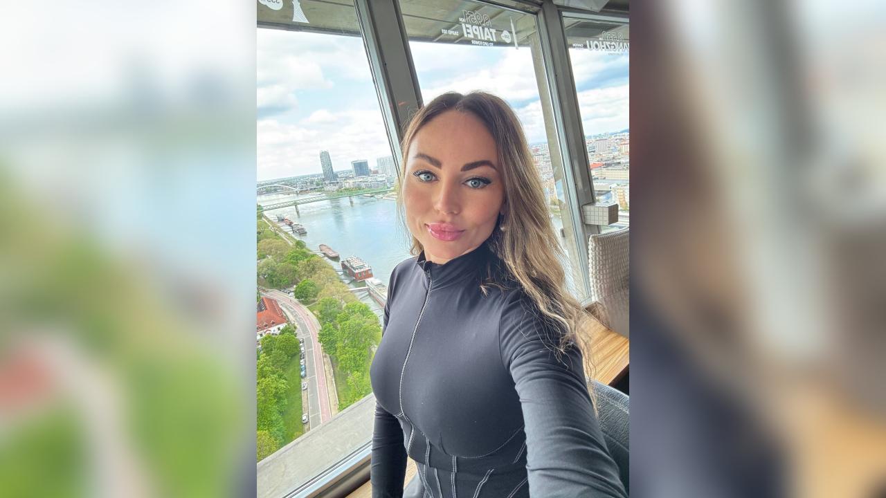 Webcam chat profile for Lyvra: Ask about my Hobbies