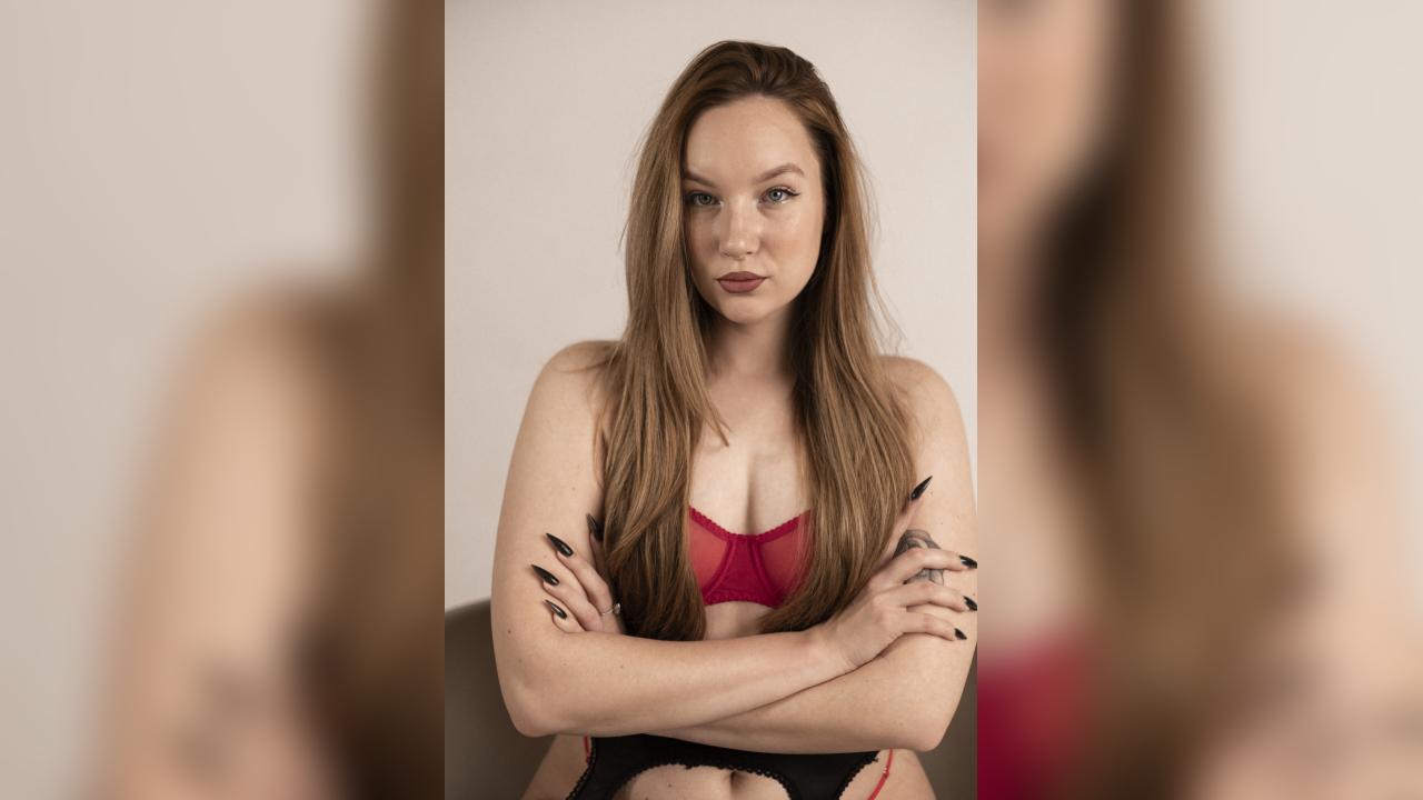 Webcam chat profile for DianaCherry: Legs, feet & shoes