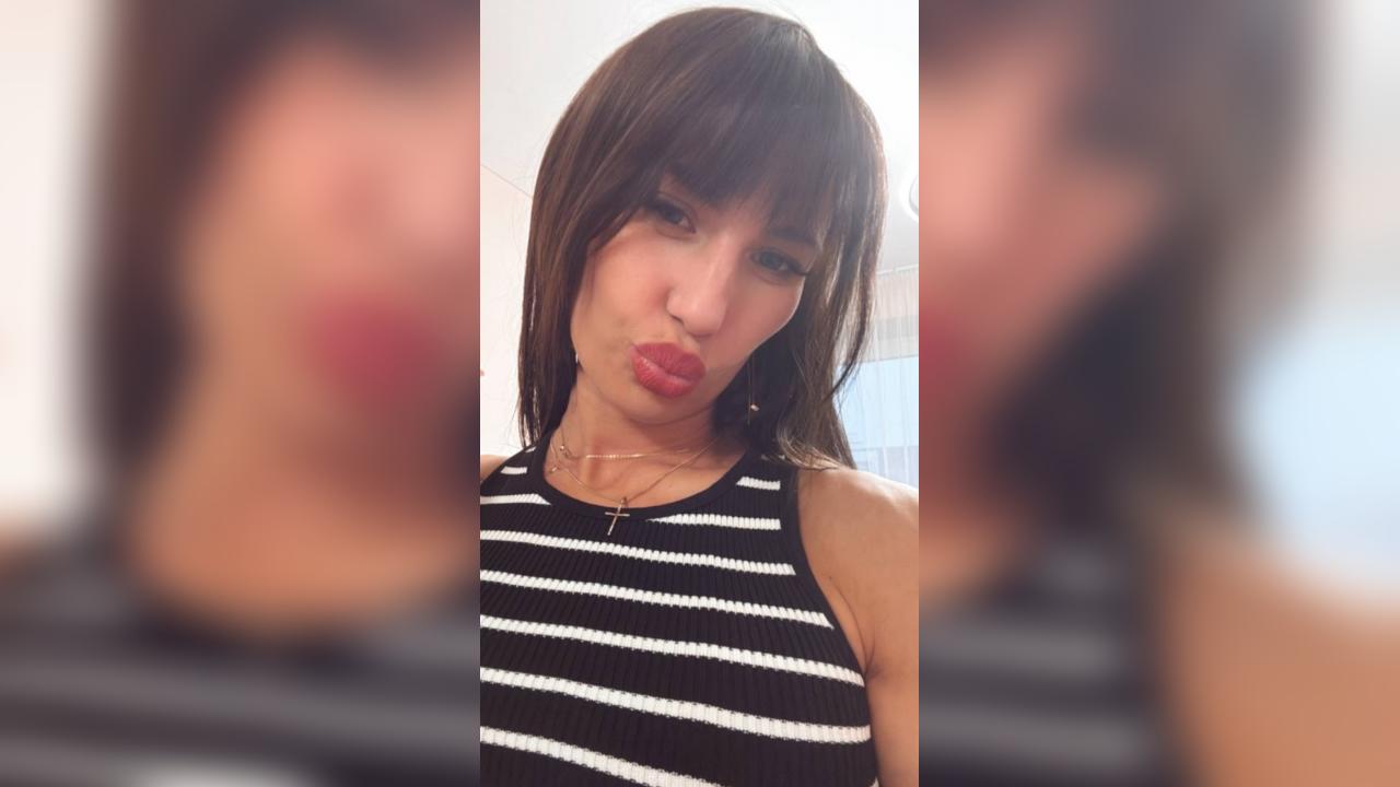 Webcam chat profile for Helya: Ask about my Hobbies