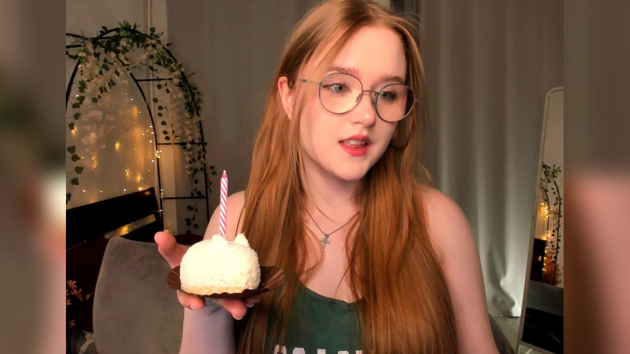 Webcam chat profile for bonniewright: Legs, feet & shoes