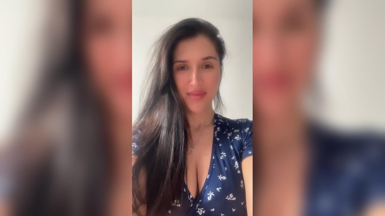 Webcam chat profile for Xavira