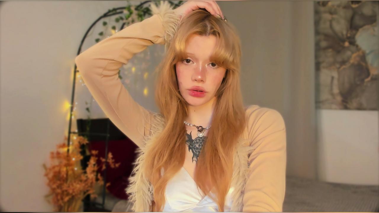 Webcam chat profile for SweetMell: Leather