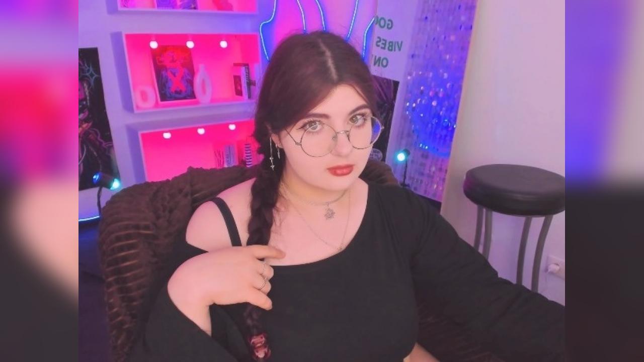 Webcam chat profile for SienaWest: Legs, feet & shoes