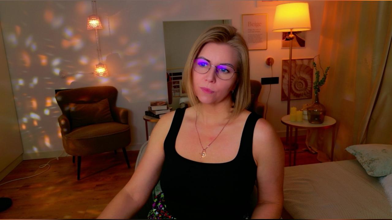 Webcam chat profile for AnnieLight: Legs, feet & shoes
