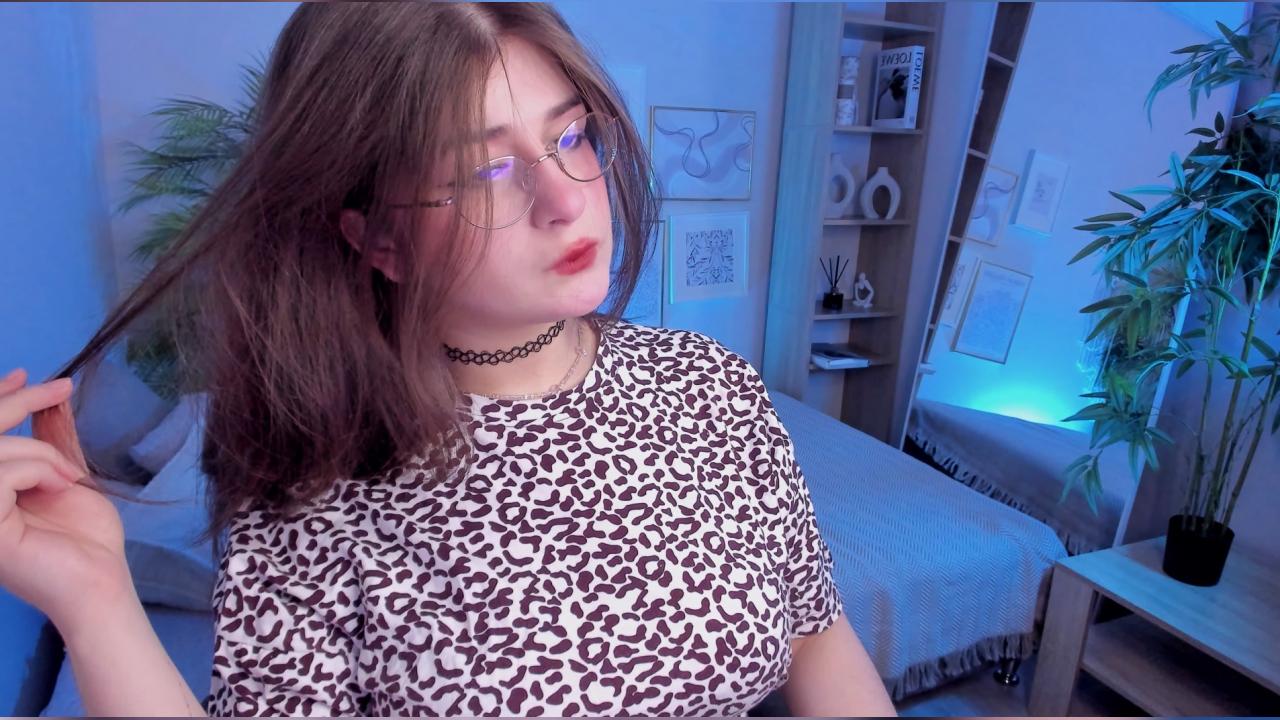 Webcam chat profile for HaniaWish: Legs, feet & shoes