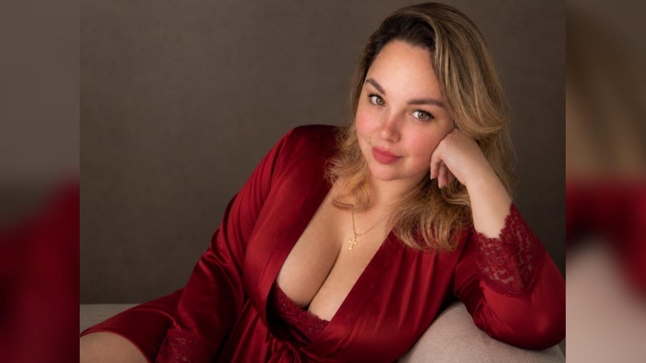 Webcam chat profile for ChubChick: Leather
