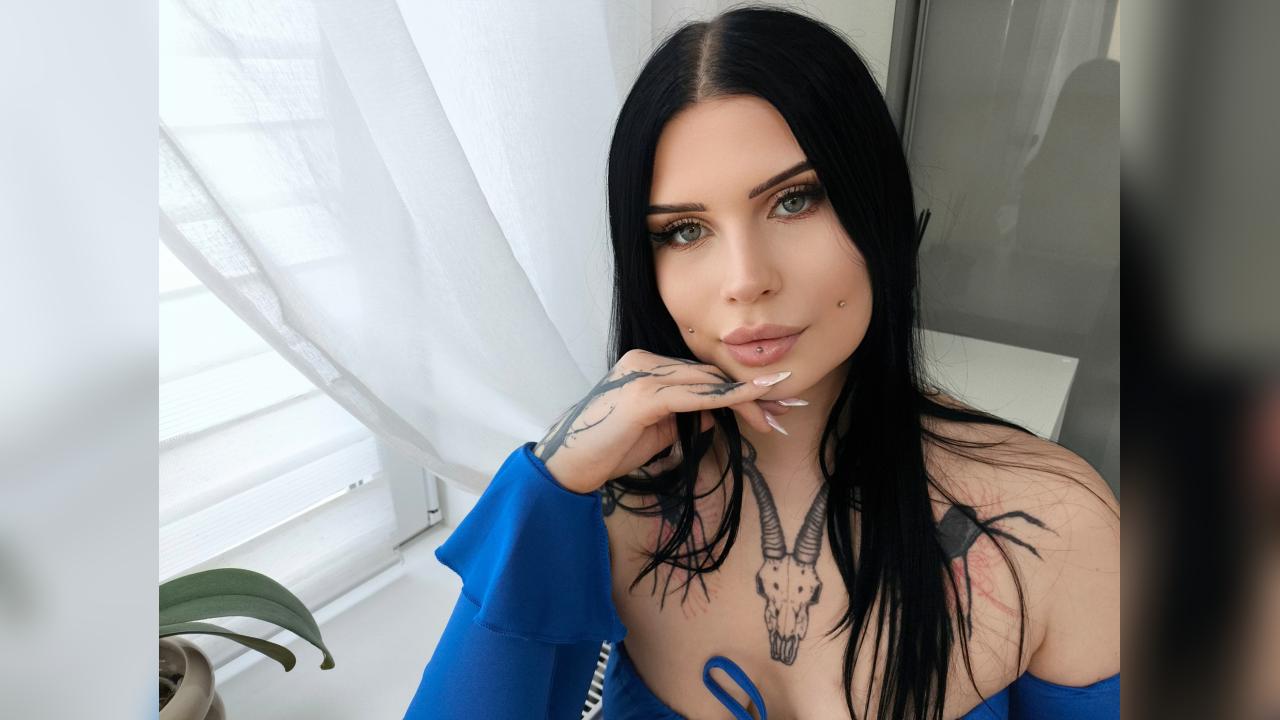 Webcam chat profile for VenomDoll: Bondage & discipline
