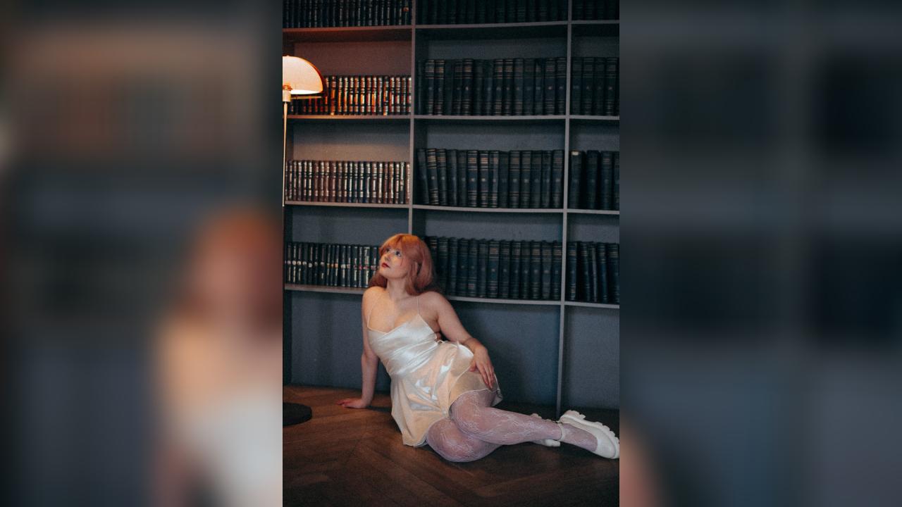 Webcam chat profile for DelilahTaylor: Legs, feet & shoes