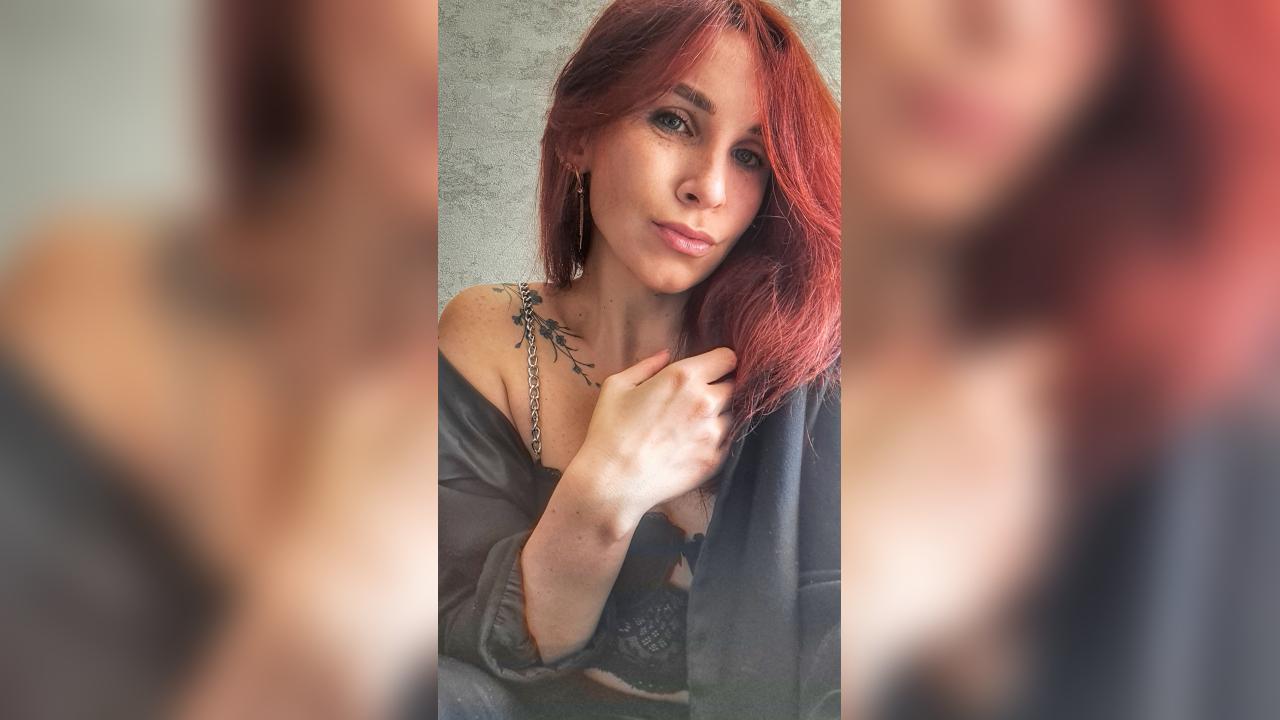 Webcam chat profile for DarkOrchid: Kissing