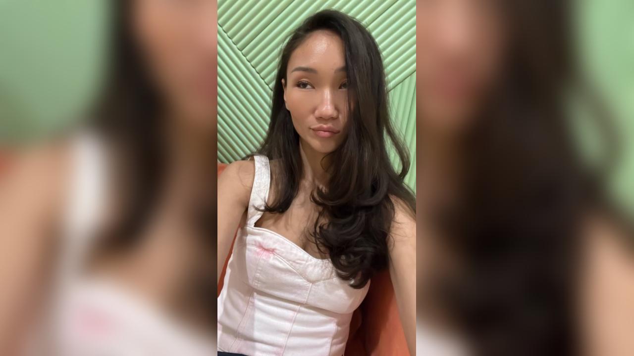 Webcam chat profile for Elunara