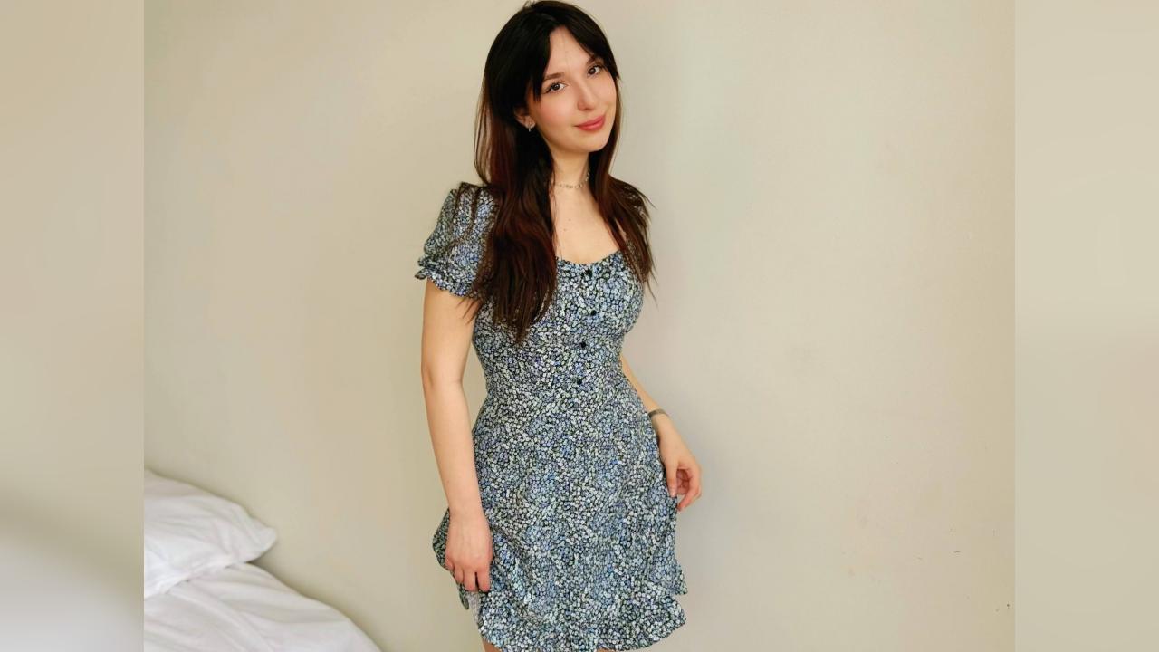 Webcam chat profile for DirtyAngel: Legs, feet & shoes