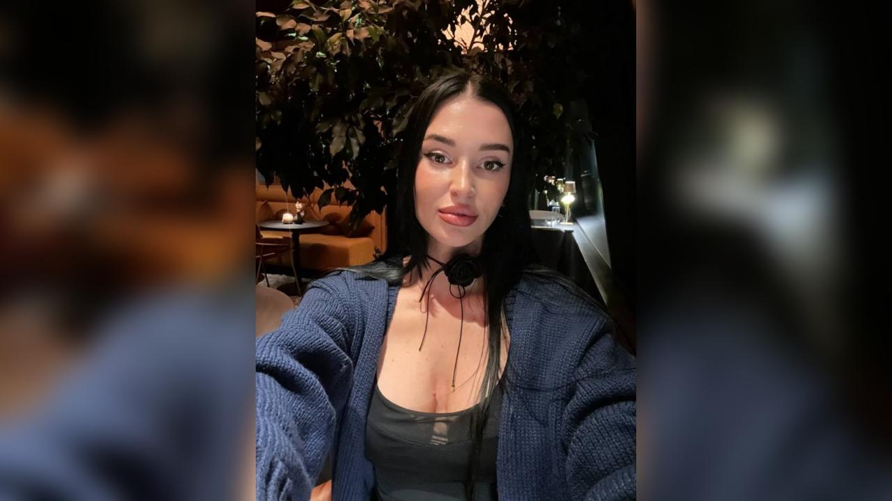 Webcam chat profile for Xylia: Ask about my Hobbies