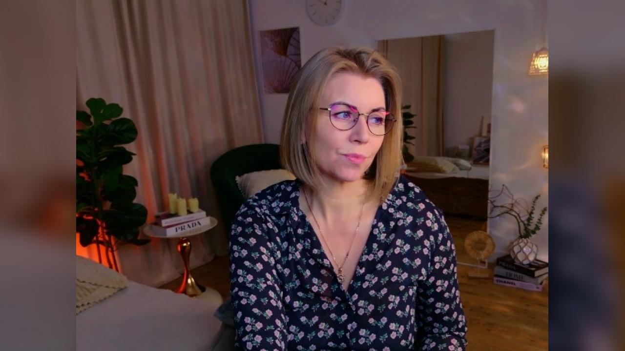 Webcam chat profile for AnnieLight: Legs, feet & shoes