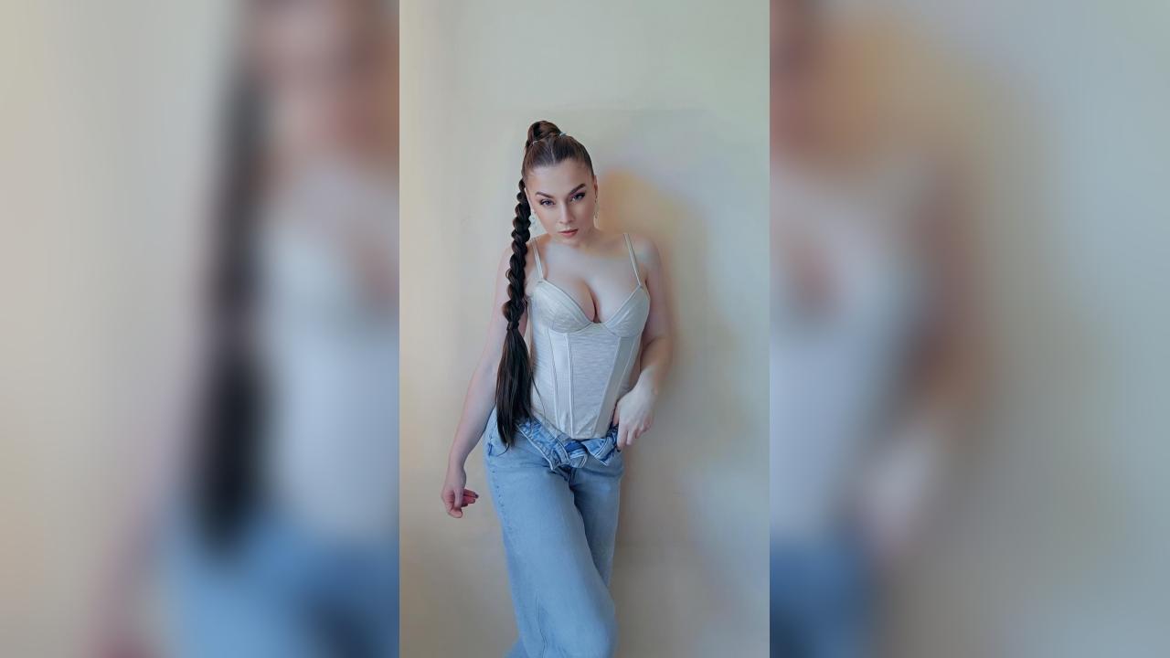 Webcam chat profile for Miralyn: Ask about my Hobbies