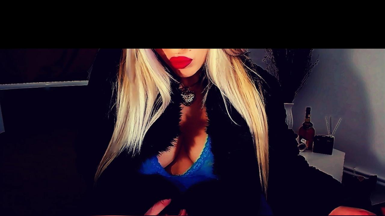 Webcam chat profile for MissDesire: Foot fetish