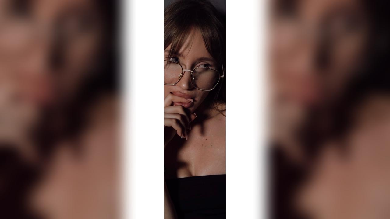 Webcam chat profile for SofiButerfly: Legs, feet & shoes