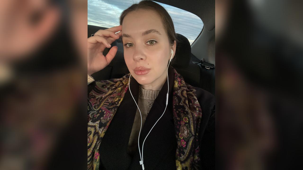 Webcam chat profile for AnnaCare: Travel