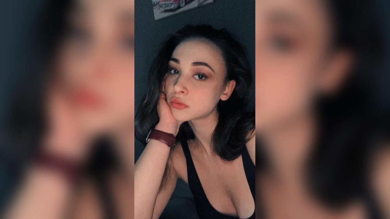 Webcam chat profile for AliiKissss1