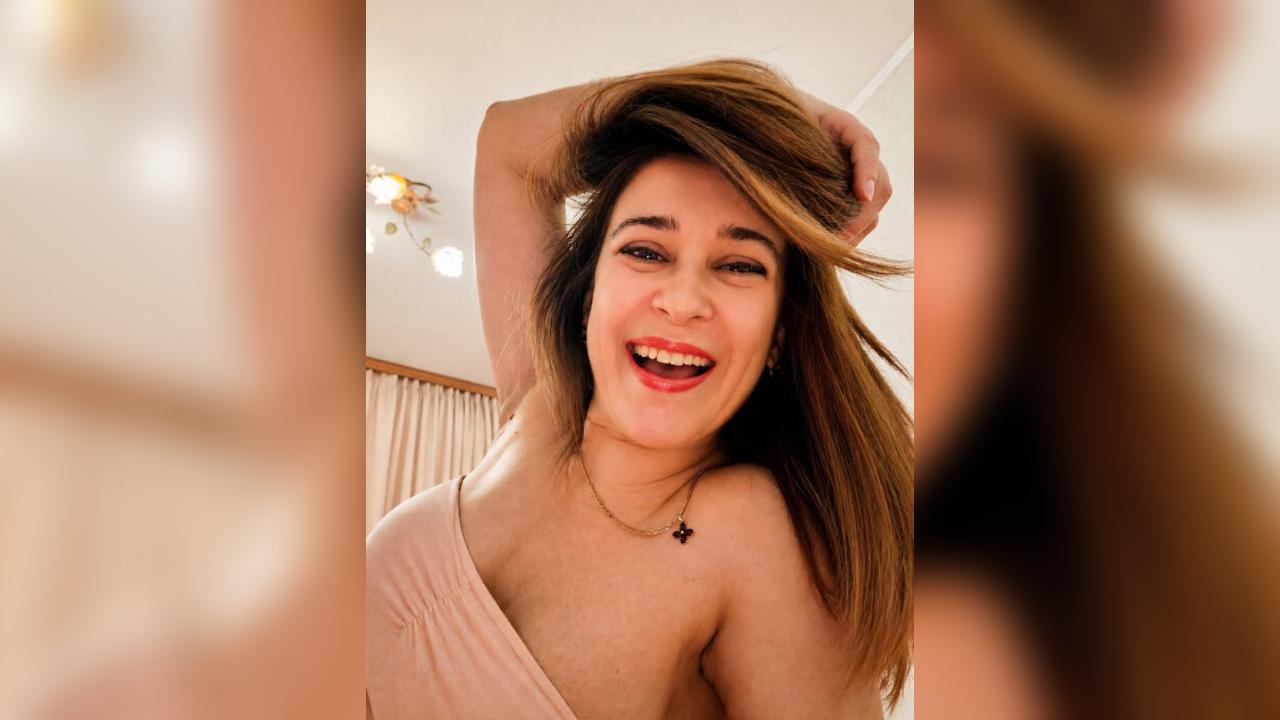 Webcam chat profile for Ninella: Travel