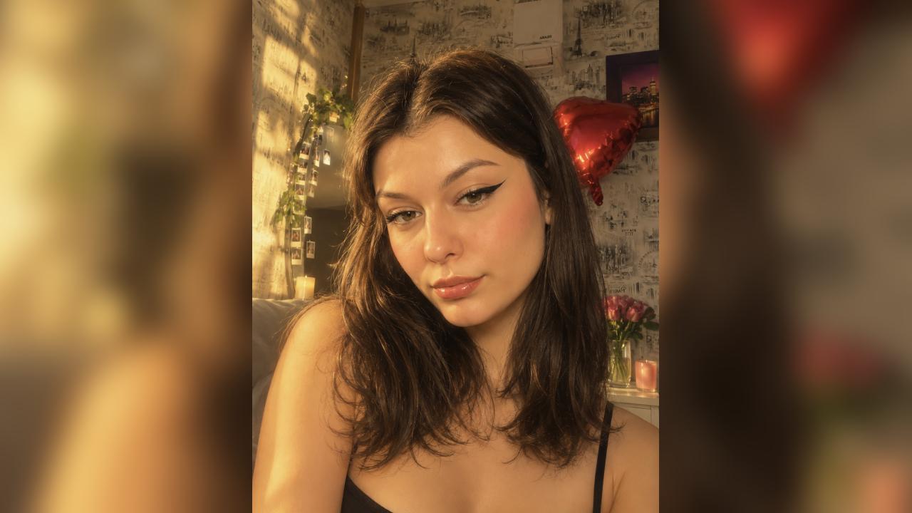 Webcam chat profile for KiraVibe
