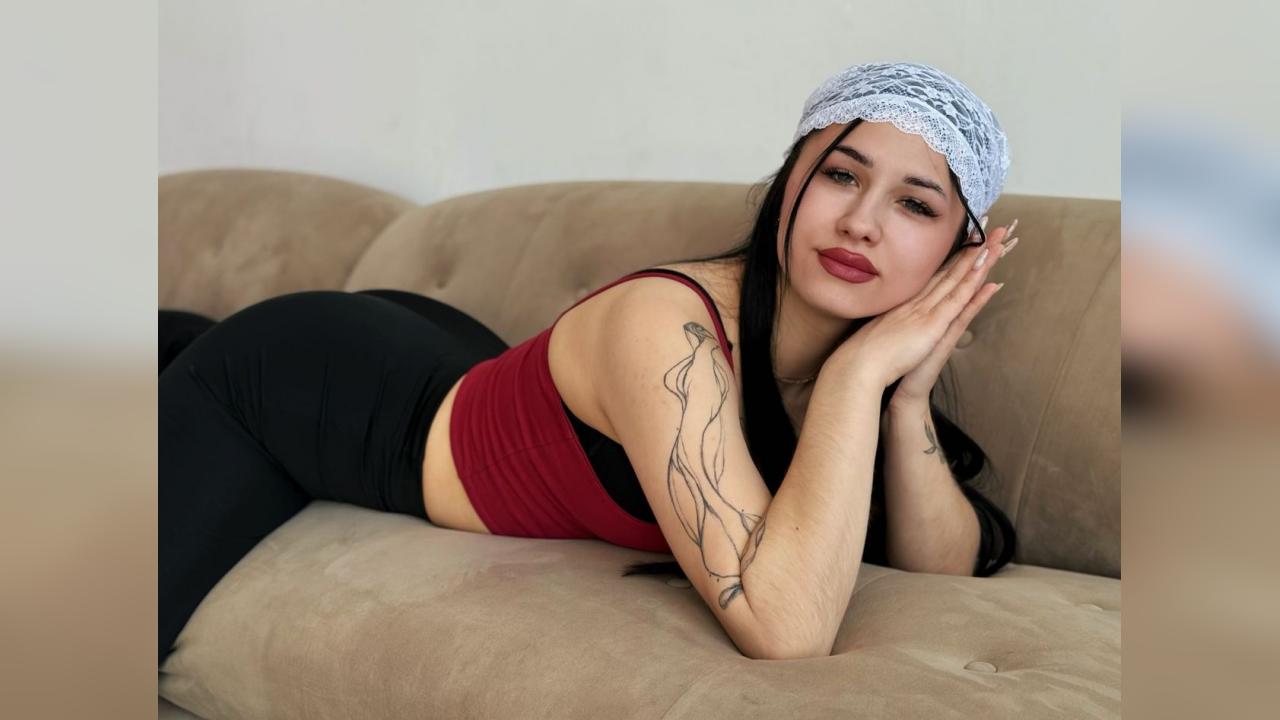 Webcam chat profile for Dindinlir: Legs, feet & shoes