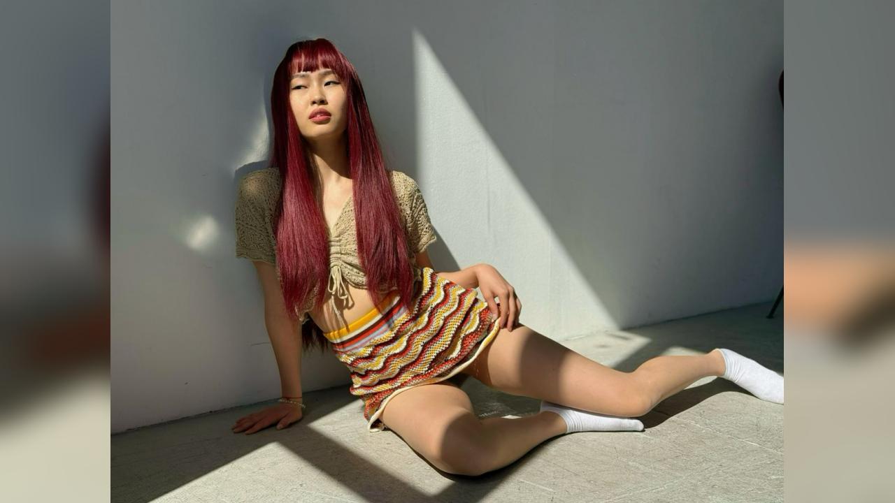 Webcam chat profile for YasminaCherry: Legs, feet & shoes