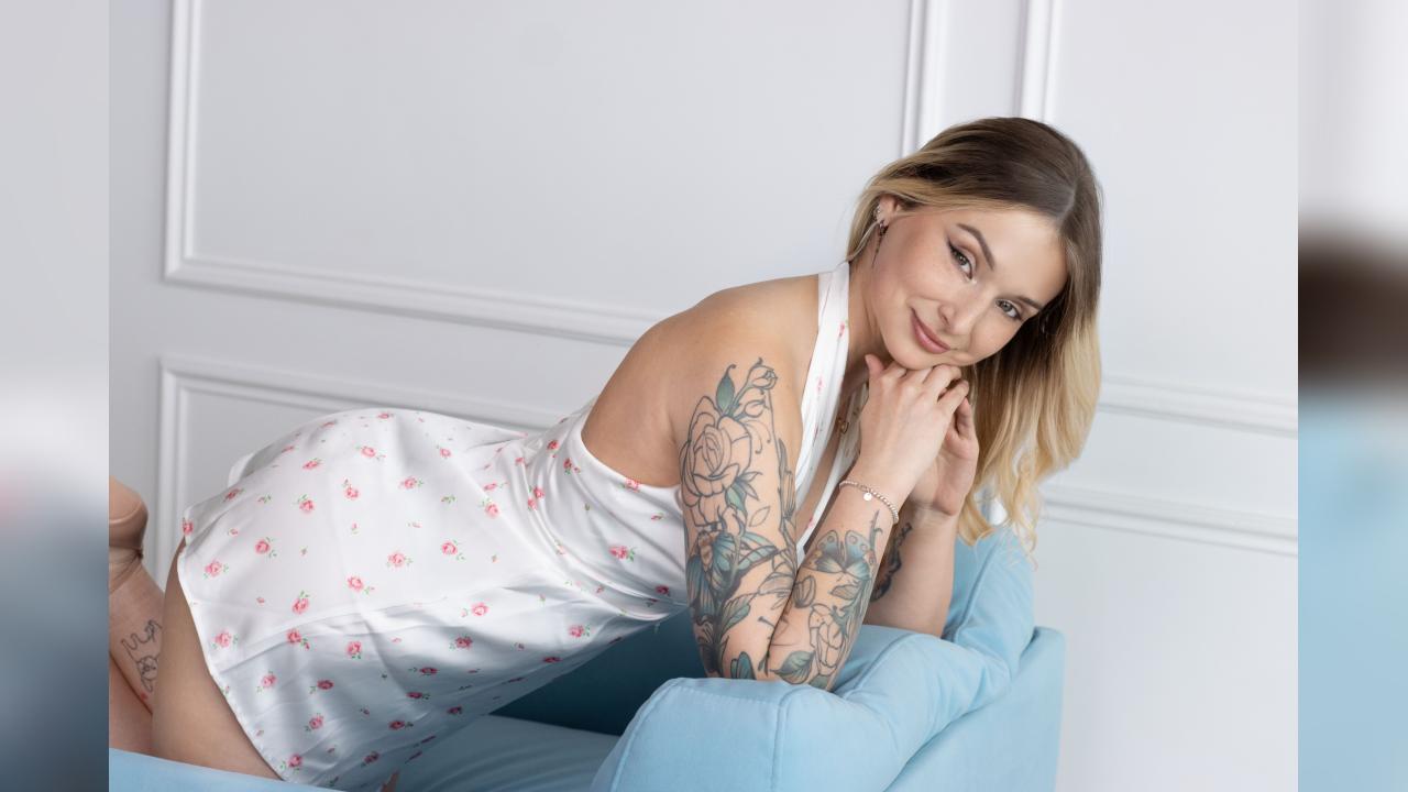 Webcam chat profile for mxlilfleur: Leather