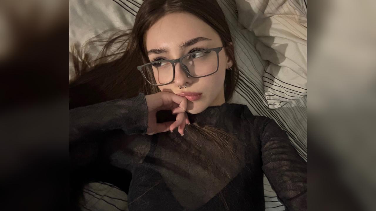 Webcam chat profile for SoftAurora: Ask about my Hobbies
