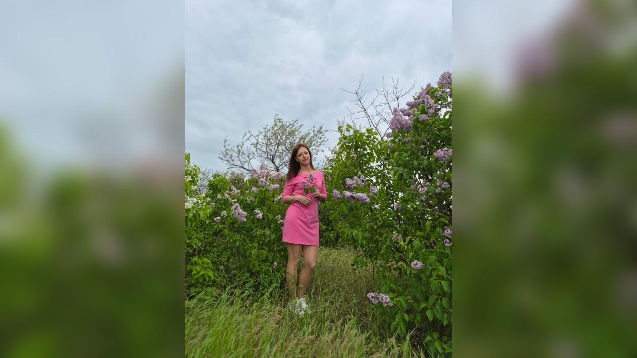 Webcam chat profile for JuicyBuns: Legs, feet & shoes