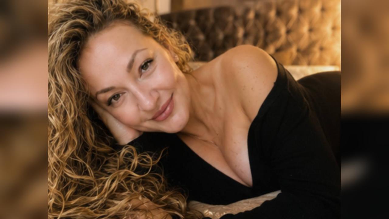 Webcam chat profile for Honelia: Ask about my Hobbies