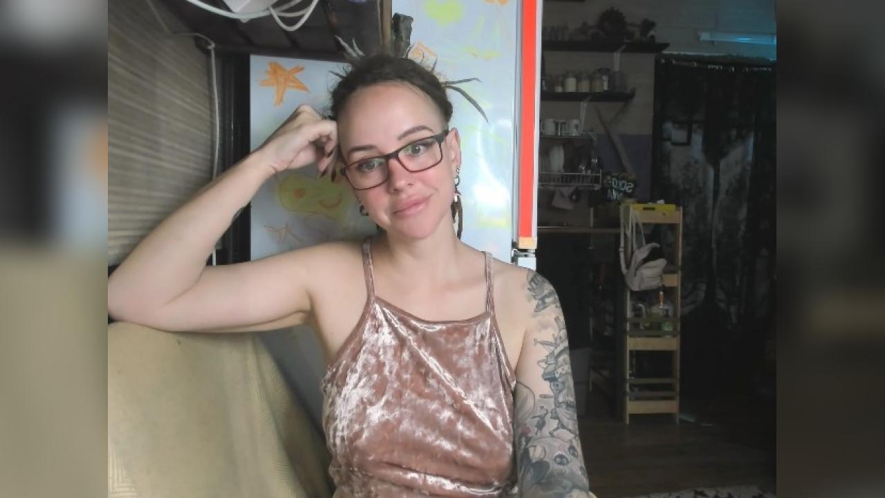 Webcam chat profile for LisaFoxy: Legs, feet & shoes