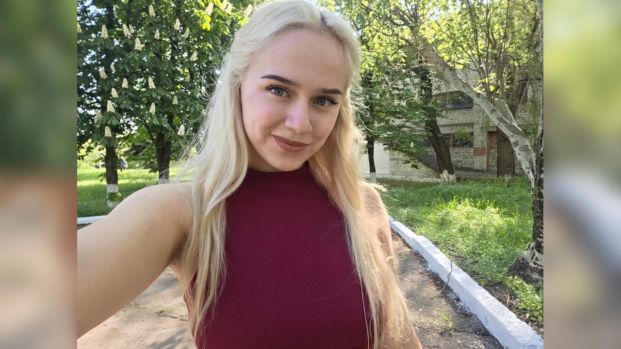Webcam chat profile for Sloanne: Ask about my Hobbies